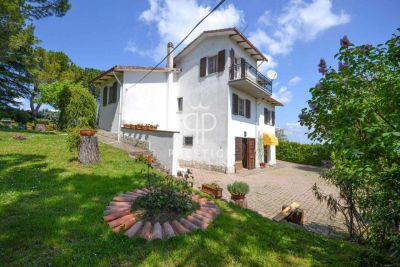 Authentic 3 bedroom Villa for sale with panoramic view in Sarteano, Tuscany