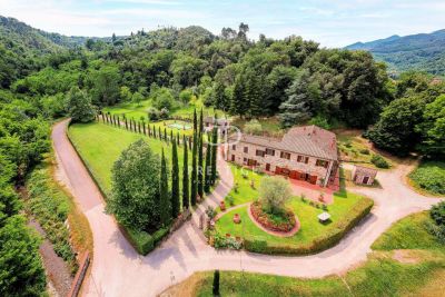 Luxury 12 bedroom Villa for sale with countryside view in Lucca, Tuscany