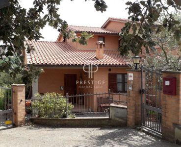 3 bedroom Villa for sale with countryside and panoramic views in Citta della Pieve, Umbria