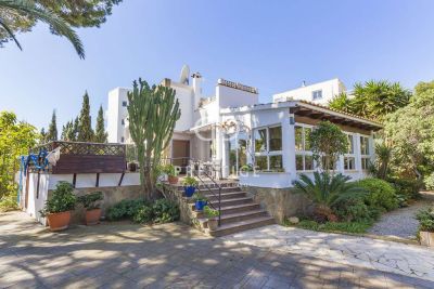 Refurbished 6 bedroom Villa for sale with sea view in Torrenova, Mallorca