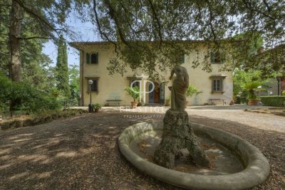 Refurbished 20 bedroom Manor House for sale with panoramic view in Chianti, Tuscany