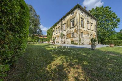 Historical 12 bedroom Villa for sale with panoramic view in Lucca, Tuscany