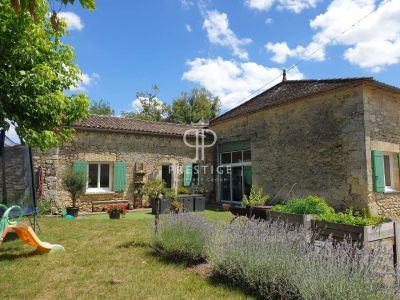 Character 6 bedroom Farmhouse for sale with panoramic view in Rauzan, Branne, Aquitaine