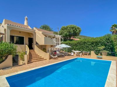 Stylish 3 bedroom Villa for sale with panoramic view in Santa Barbara de Nexe, Algarve