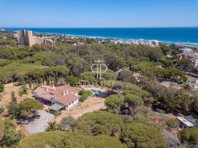 4 bedroom Villa for sale with sea view in Marbella, Andalucia