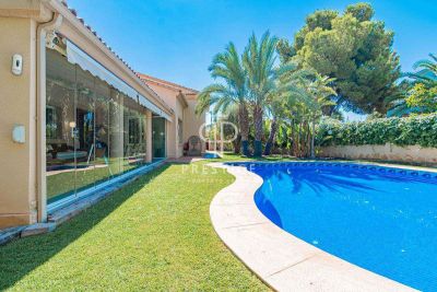 Renovated 4 bedroom Villa for sale in El Campello, Valencia