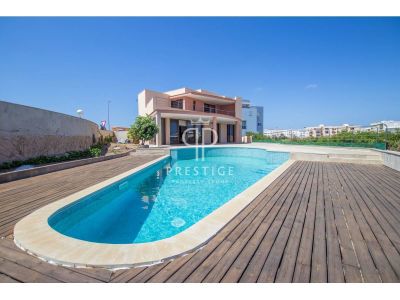 Bright 4 bedroom Villa for sale with sea view in Mahon, Menorca