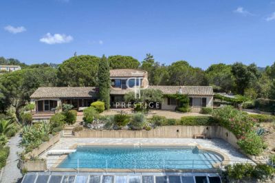 Quiet 4 bedroom Villa for sale with sea view in La Croix Valmer, Cote d'Azur French Riviera