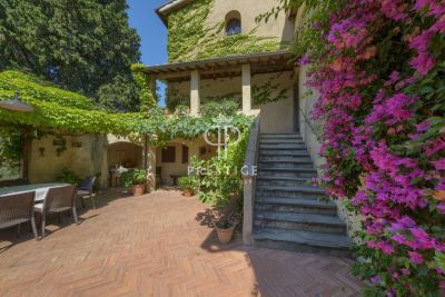 With Annex 7 bedroom House for sale with countryside and panoramic views in San Casciano, Chianti, Tuscany