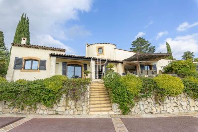 Immaculate 3 bedroom Villa for sale with sea view in Plascassier, Cote d