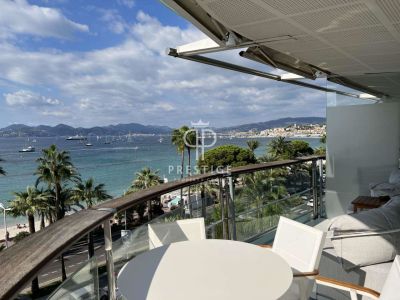 Renovated 2 bedroom Apartment for sale with sea view in La Croisette, Cannes, Cote d'Azur French Riviera