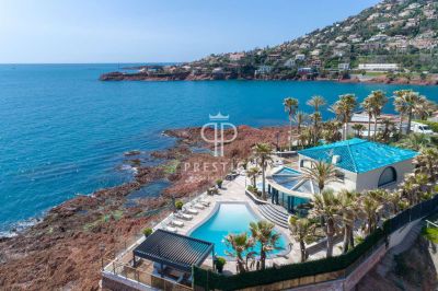 Luxury 3 bedroom Villa for sale with sea view in Antheor, Cote d