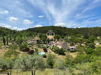 Renovated 13 bedroom Farmhouse for sale with countryside and panoramic views in Florence, Tuscany