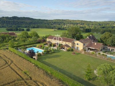 Immaculate 10 bedroom Farmhouse for sale with countryside view in Lalinde, Aquitaine