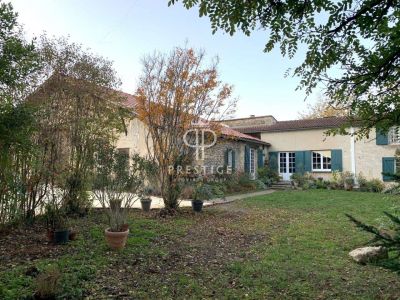 Character 4 bedroom House for sale with countryside view in Sauveterre de Guyenne, Aquitaine