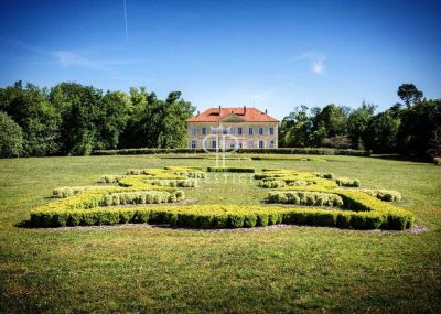 Historical 8 bedroom Chateau for sale with countryside view in Perigueux, Aquitaine