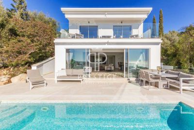 Immaculate 4 bedroom Villa for sale with sea view in Costa d'en Blanes, Mallorca