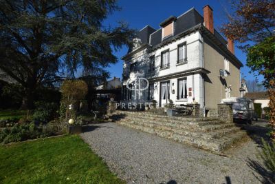 Renovated 8 bedroom House for sale with countryside view in Bellac, Limousin