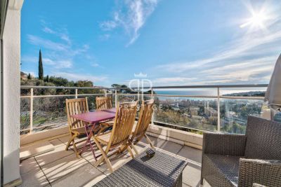 Bright 2 bedroom Apartment for sale with sea view in Roquebrune Cap Martin, Cote d'Azur French Riviera