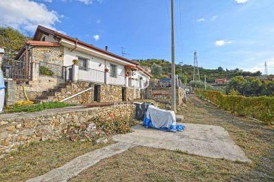 Renovated 2 bedroom Villa for sale with countryside view in Soldano, Liguria