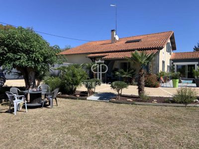 Renovated 3 bedroom House for sale in Verteillac, Aquitaine