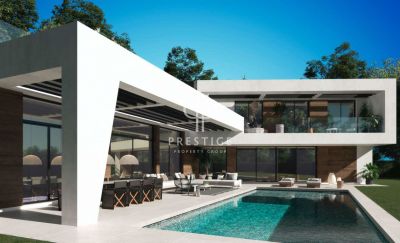 Immaculate 4 bedroom Villa for sale with sea view in Marbella, Andalucia