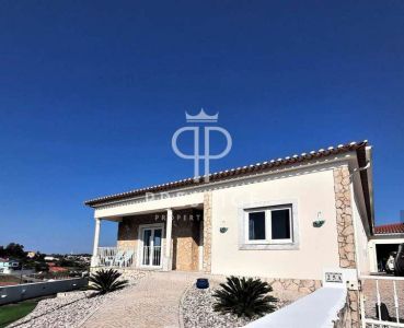 Modern 3 bedroom Villa for sale with countryside view in Cela, Reguengo Grande, Central Portugal