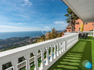 Spacious 4 bedroom Villa for sale with sea view in Lloret de Mar, Catalonia