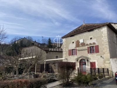 Inviting 3 bedroom House for sale in Aubeterre sur Dronne, Poitou-Charentes