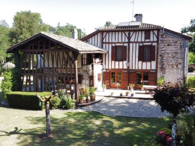 Renovated 4 bedroom House for sale with countryside view in St Martin Curton, Aquitaine