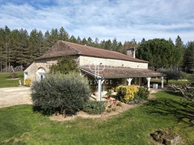 Authentic 3 bedroom House for sale with countryside view in Duras, Aquitaine