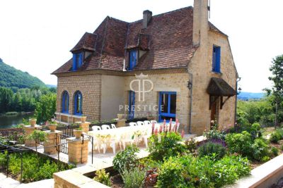 Character 7 bedroom Chateau for sale in Sarlat la Caneda, Aquitaine