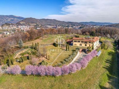 With Annex 5 bedroom Villa for sale with countryside and panoramic views in San Fermo della Battaglia, Como, Lombardy