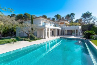 Refurbished 6 bedroom Villa for sale with panoramic view in Mougins, Cote d