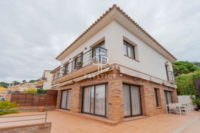 Renovated 3 bedroom Villa for sale with sea view in Roca Grossa, Lloret de Mar, Catalonia