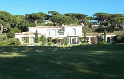 Immaculate 5 bedroom Villa for sale with sea view in Les Parcs, Saint Tropez, Cote d'Azur French Riviera