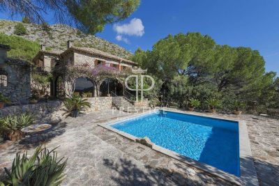 10 bedroom Farmhouse for sale with sea and panoramic views in Pollenca, Mallorca