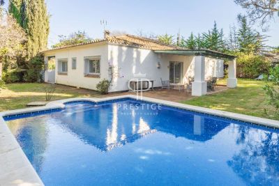 4 bedroom Villa for sale in Marbella Este, Andalucia