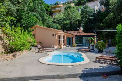 Refurbished 4 bedroom Villa for sale with sea view in Serra Brava, Lloret de Mar, Catalonia