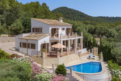 Furnished 4 bedroom Villa for sale with panoramic view in Pollenca, Mallorca