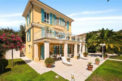 4 bedroom House for sale in Nice, Cote d