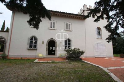 Renovated 5 bedroom Villa for sale with countryside view in San Miniato, Tuscany