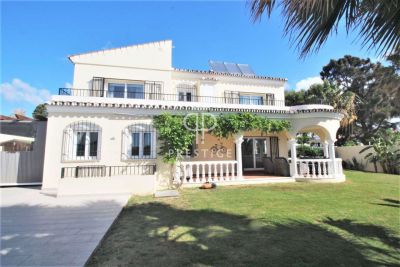 5 bedroom Villa for sale in Estepona, Andalucia