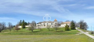 Character 4 bedroom Farmhouse for sale with countryside view in Belveze, Midi-Pyrenees