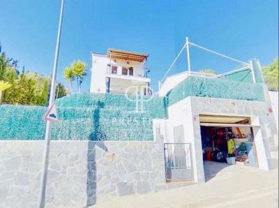 Bright 3 bedroom Villa for sale with sea view in Els Pin ares, Lloret de Mar, Catalonia