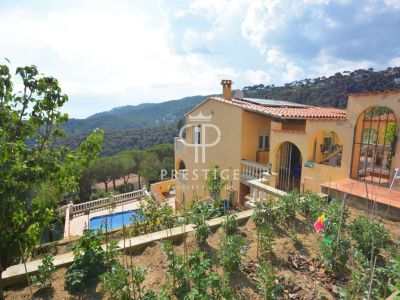 5 bedroom Villa for sale with sea view in Canyelles, Catalonia