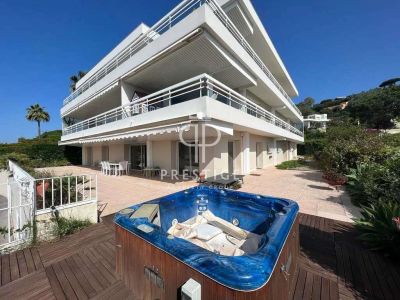 Project 4 bedroom Apartment for sale with sea view in Croix des Gardes, Cannes, Cote d