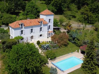 4 bedroom Manor House for sale with countryside and panoramic views in Penne d'Agenais, Aquitaine