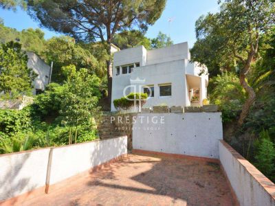 Bright 4 bedroom Villa for sale with countryside view in Lloret de Mar, Catalonia