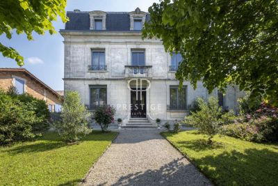 Income Producing 8 bedroom Manor House for sale in Montendre, Poitou-Charentes